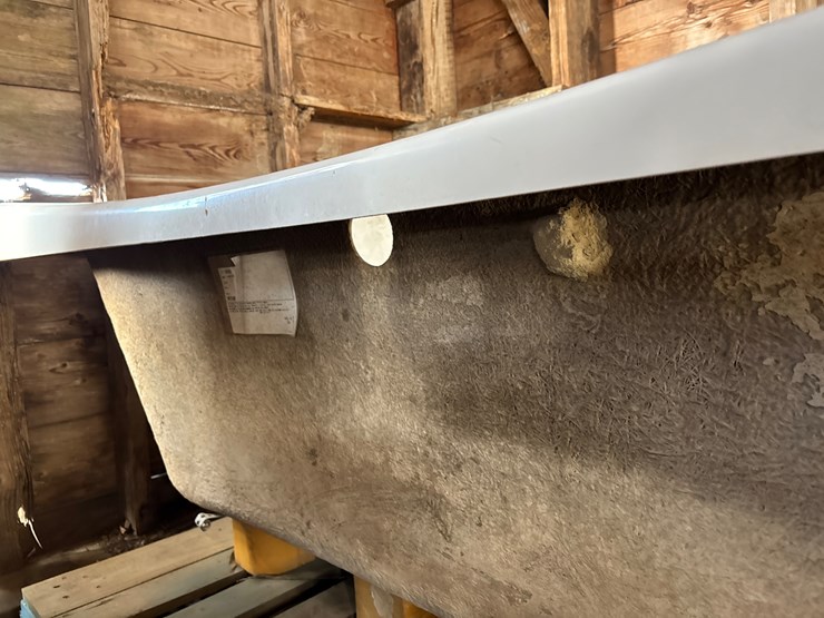 #393-•-jacuzzi-bath-tub,-never-installed-image-4