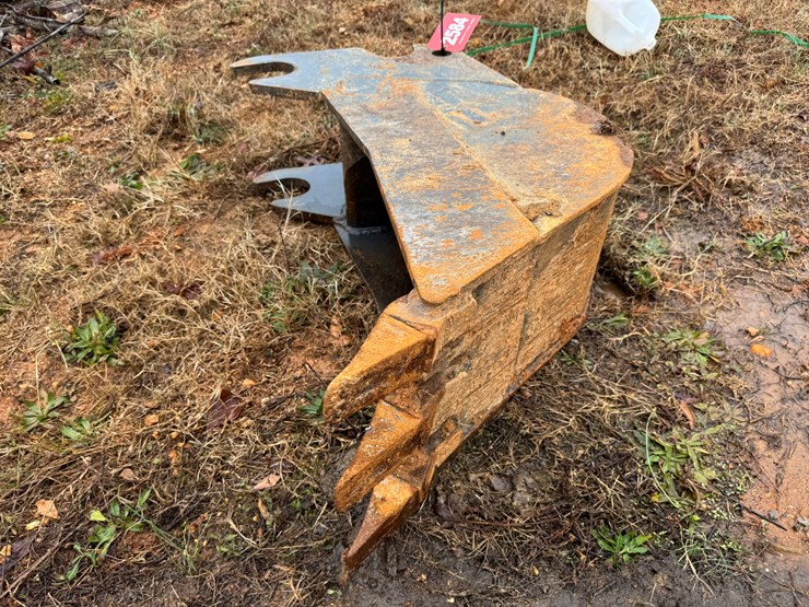 #2584-•-12"-mini-excavator-bucket-image-4