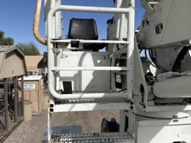 2012-international-7400-image-28