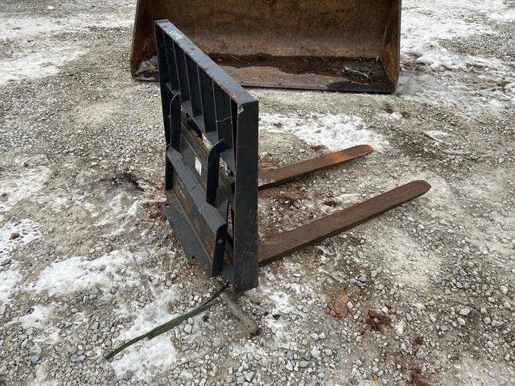 42”-walk-behind-skid-steer-pallet-forks-image-4