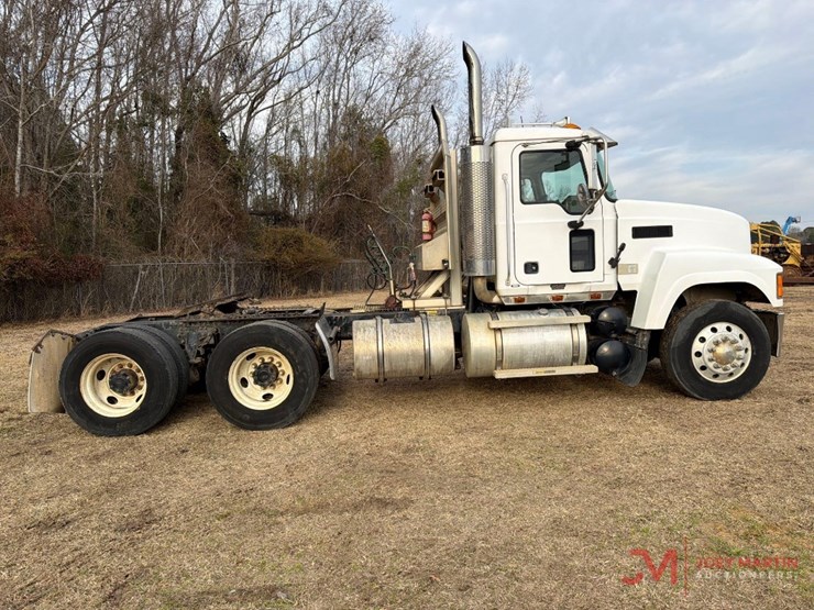 2006-mack-chn613-image-2