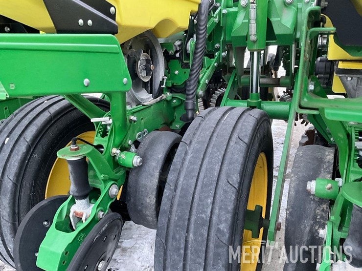 2021-john-deere-1775nt-image-13