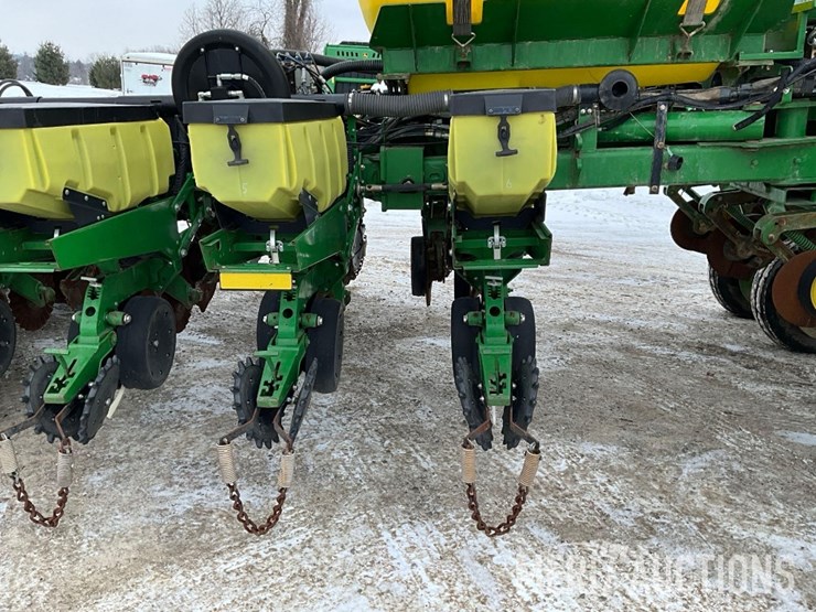 2013-john-deere-1770nt-image-17