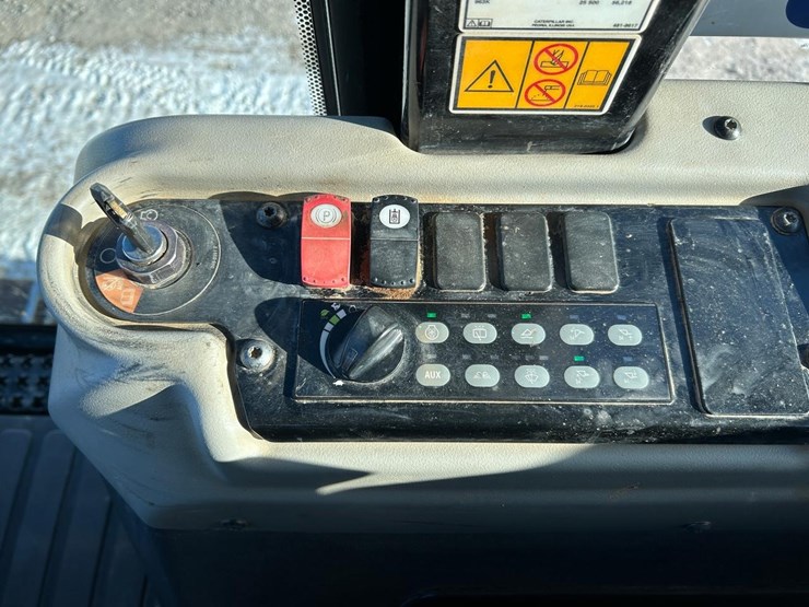 2017-caterpillar-963k-image-27