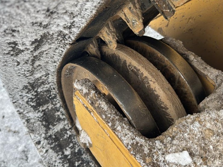 2023-caterpillar-299d3-xe-image-12