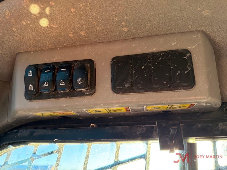 2020-caterpillar-249d3-image-19