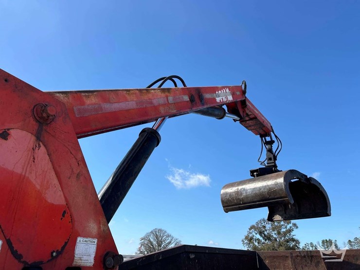 2010-freightliner-m2-106-image-27