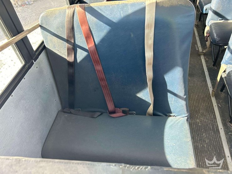 2011-freightliner-b2-image-19