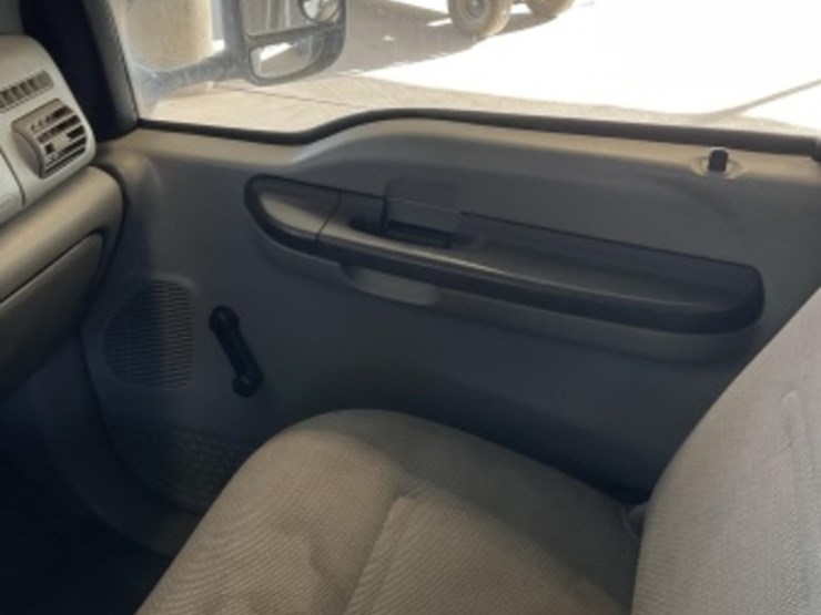 2006-ford-f450-image-25