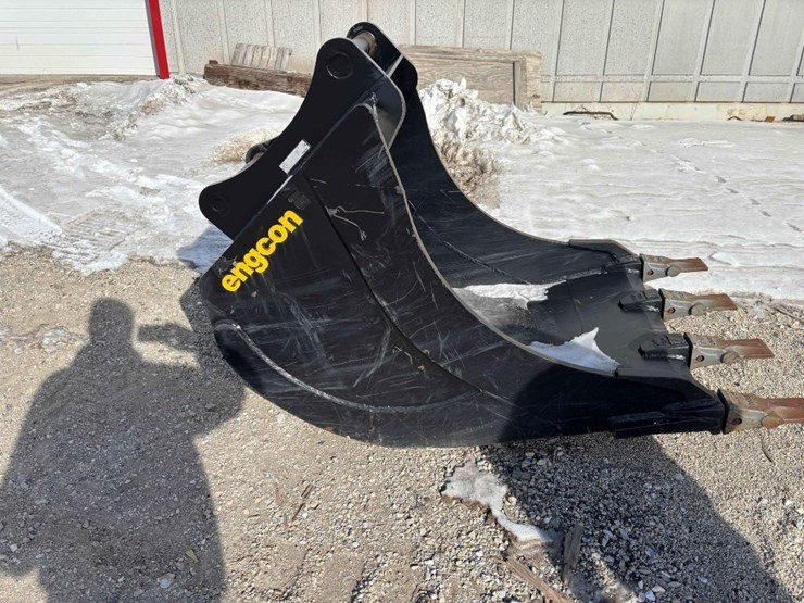 deere-245g-lc-image-8