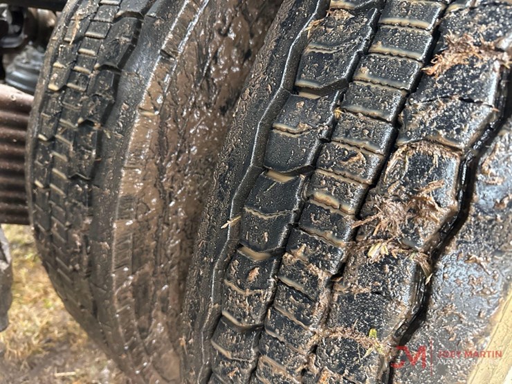 2010-mack-gu713-granite-roll-off-truck-image-15