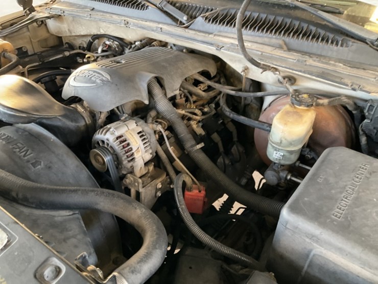 2001-chevrolet-silverado-1500-image-11