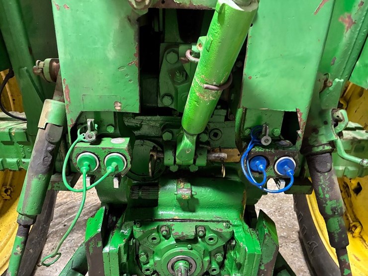 john-deere-3020-image-13