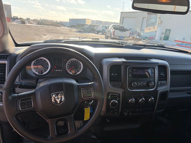 2020-ram-1500-classic-image-10