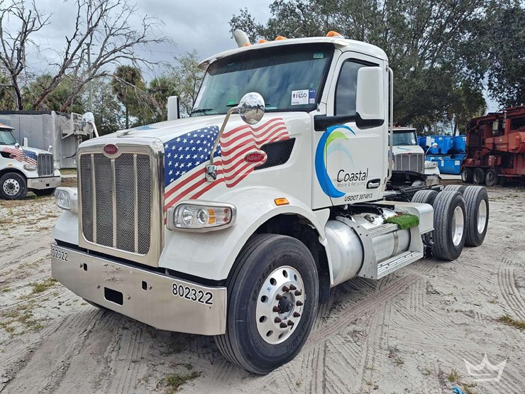 2022-peterbilt-567-image-1