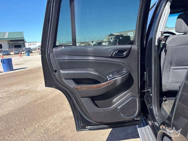 2018-chevrolet-tahoe-image-19