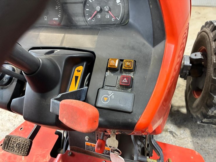 2016-kubota-m5660-image-24