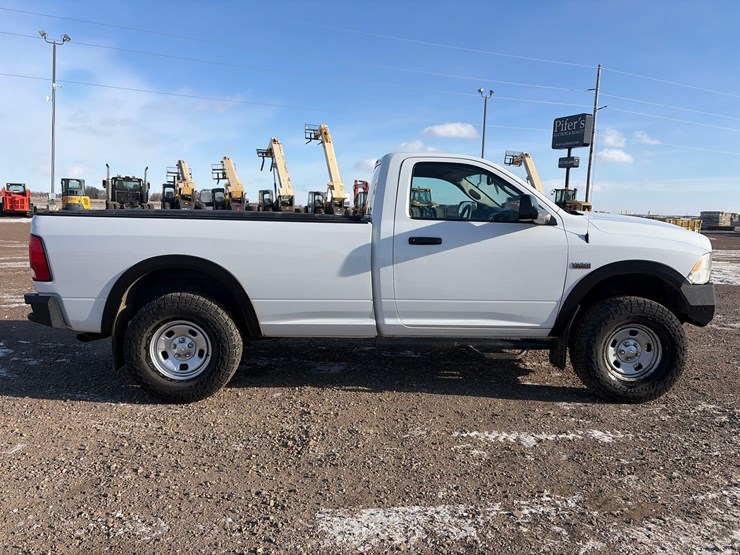 2020-ram-1500-classic-image-6