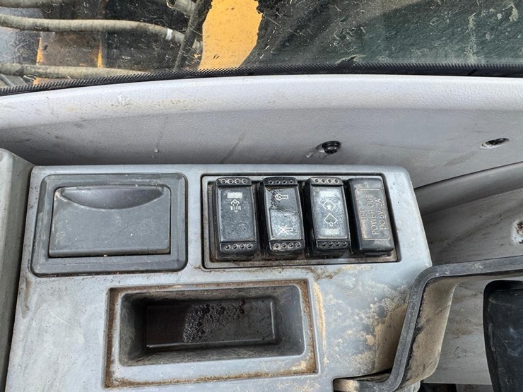 2019-deere-210g-lc-image-27