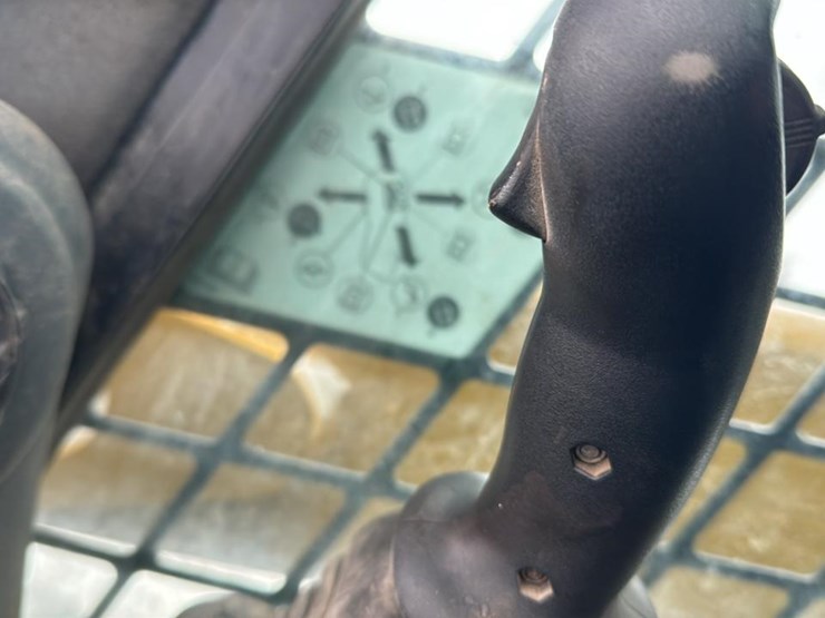 2023-caterpillar-299d3-xe-image-42