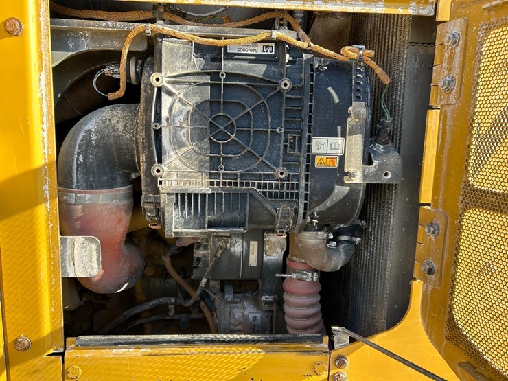 2017-caterpillar-963k-image-16