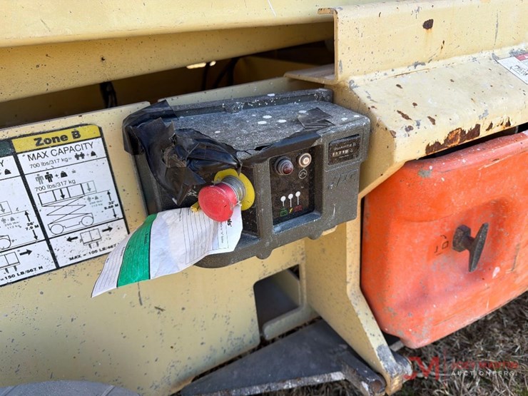 2015-jlg-3246es-image-13