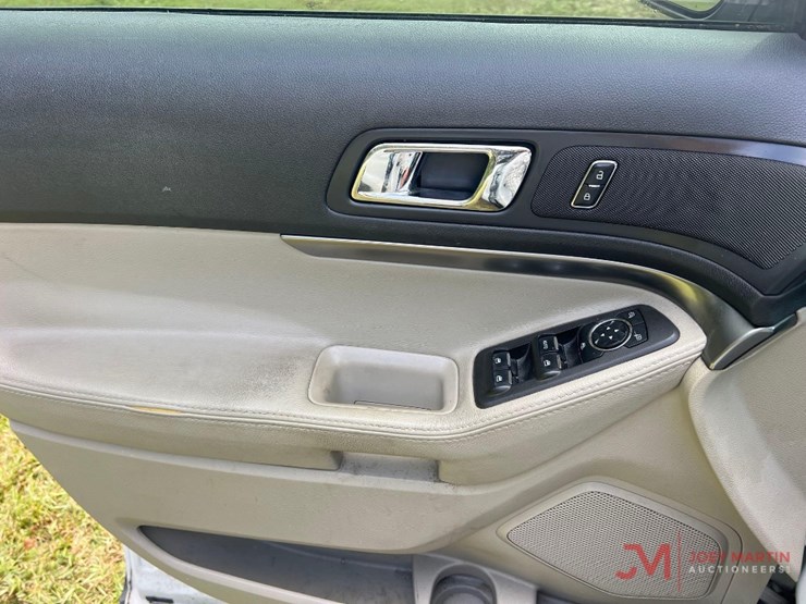 2014-ford-explorer-image-12