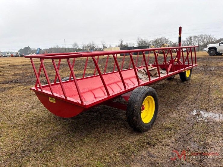 new-stoltzfus-16'-slant-bar-feed-wagon-image-2