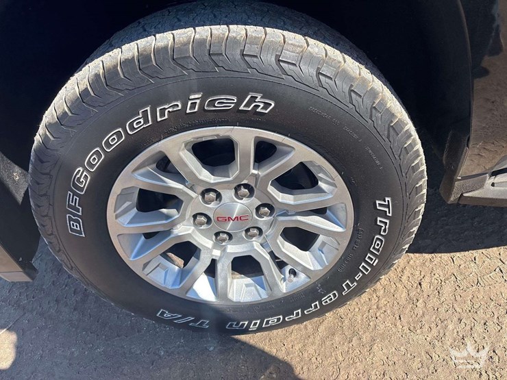 2018-chevrolet-tahoe-image-28