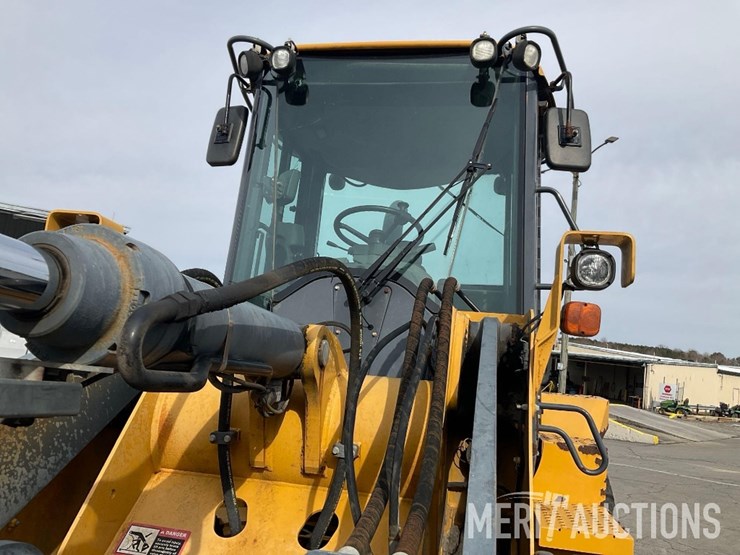 2018-deere-544k-image-47