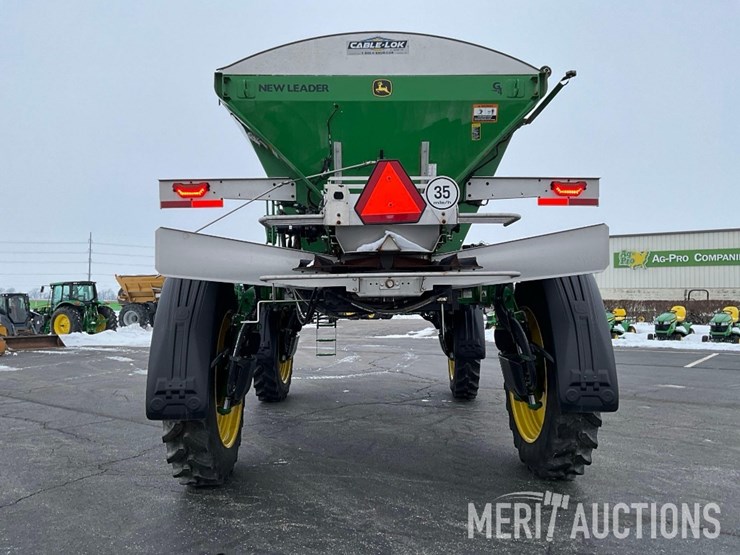 2023-john-deere-400r-image-4