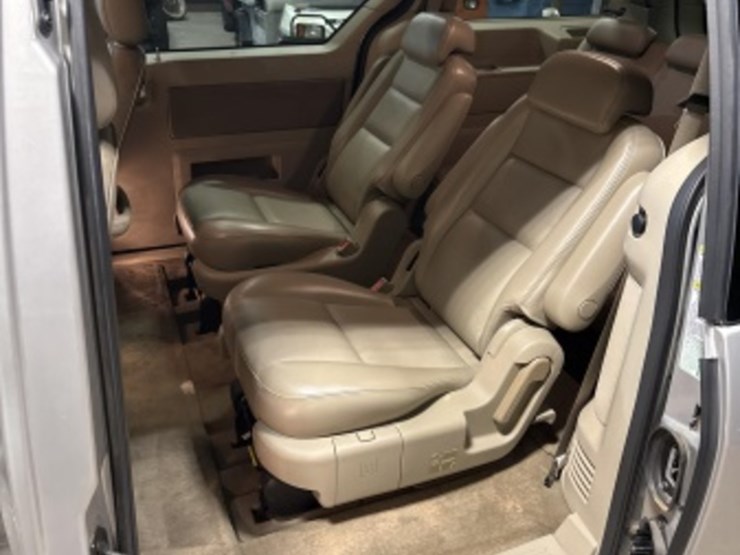 2004-ford-freestar-image-25