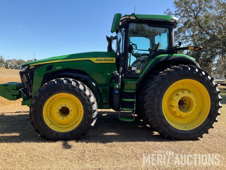 2023-john-deere-8r-370-image-2