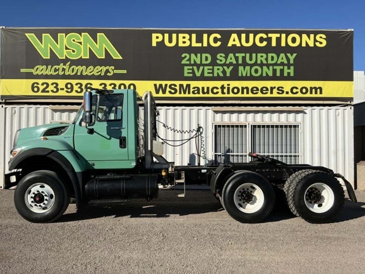 2011-international-7600-image-1