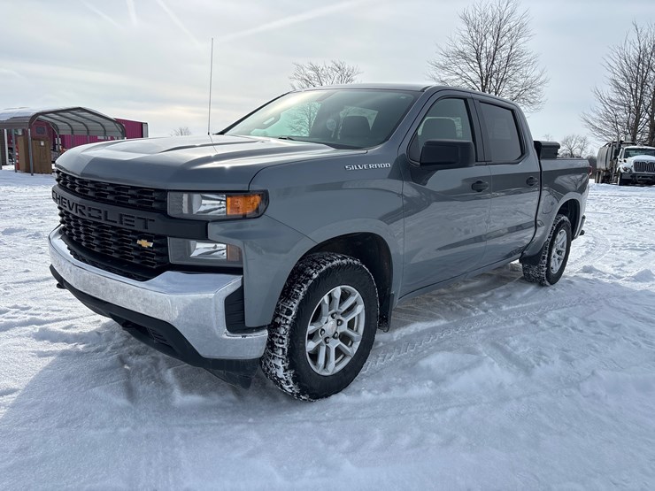 #1120-•-2019-chevrolet-silverado-4x4-crew-cab-image-2