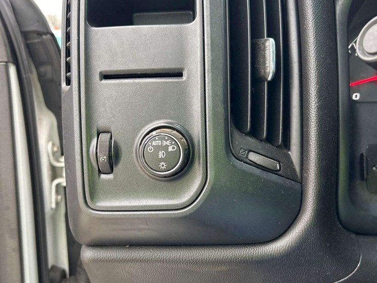 2015-chevrolet-silverado-2500hd-image-18