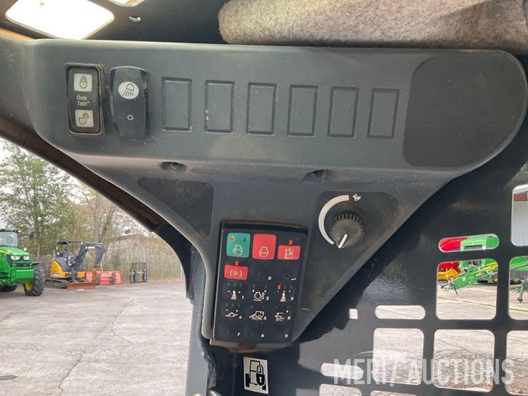 2022-deere-317g-image-45