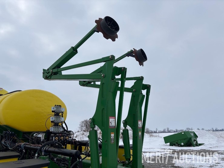 2015-john-deere-1775nt-image-34