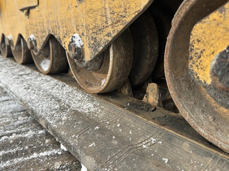 2023-caterpillar-299d3-xe-image-14