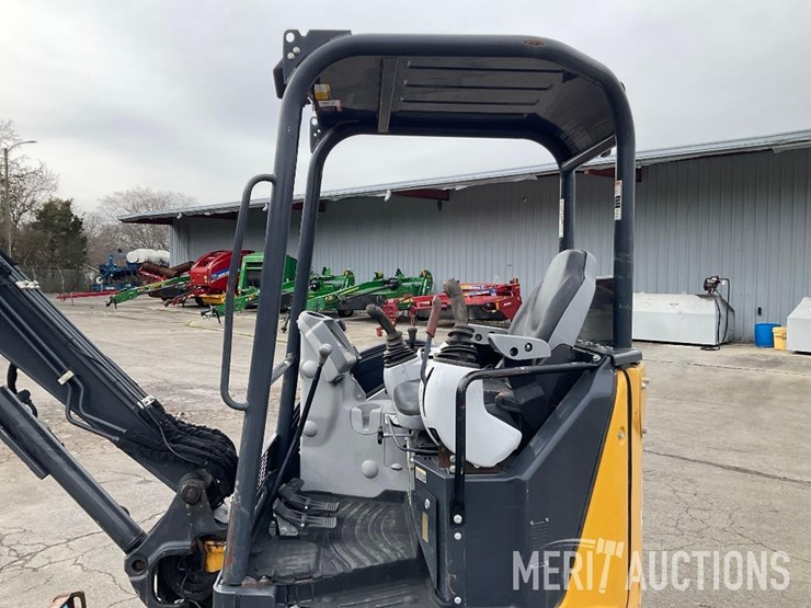 2019-deere-30g-image-19