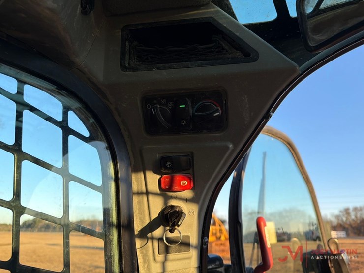 2020-caterpillar-249d3-image-18