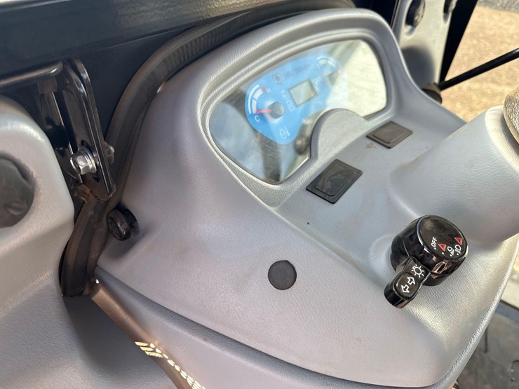 new-holland-25s-utility-tractor-image-14