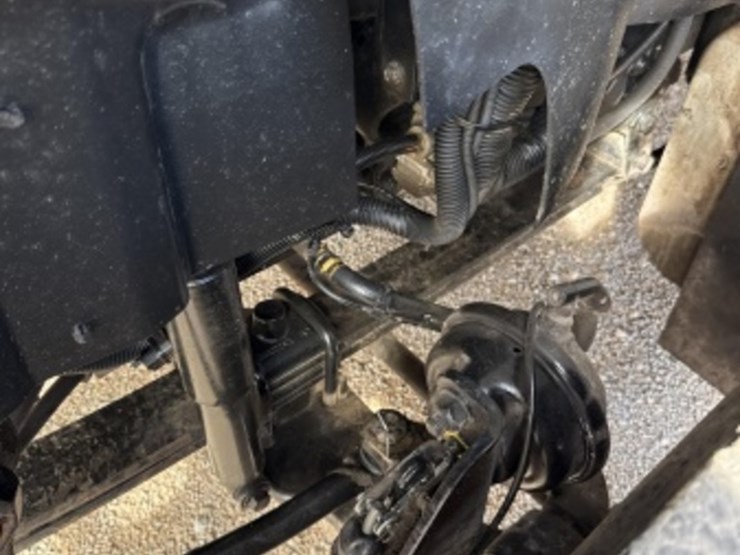 2012-international-7400-image-38