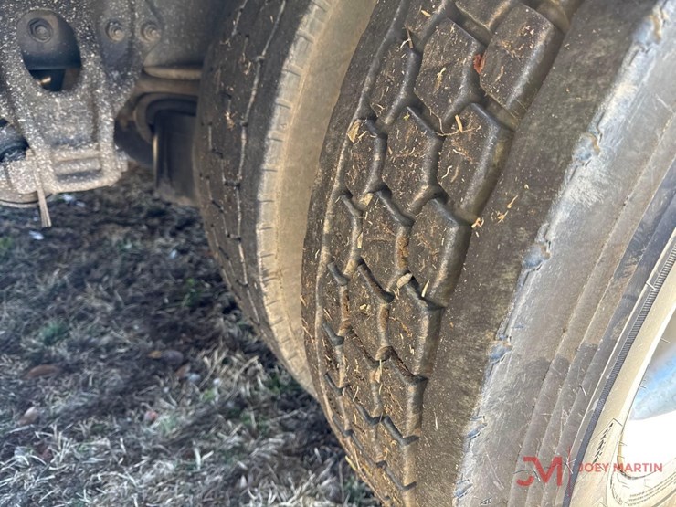 2019-peterbilt-348-image-15