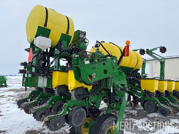 2015-john-deere-1775nt-image-24