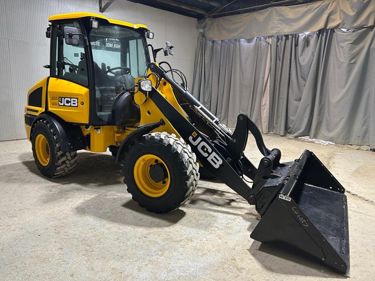 2022-jcb-407-image-5