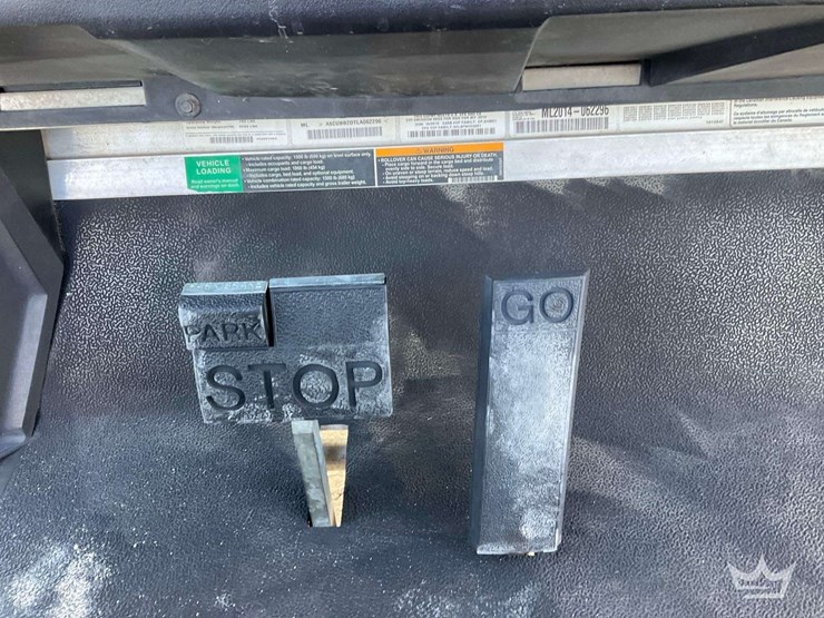 2025-electric-golf-cart-image-9