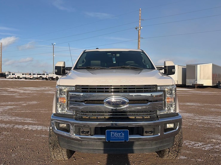 2017-ford-f250-lariat-image-7