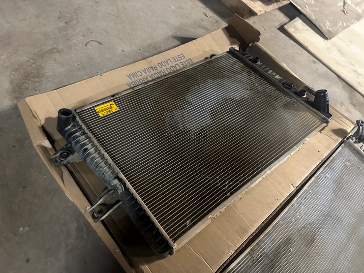#38471-•-lot-of-radiators-&-misc-parts-image-7