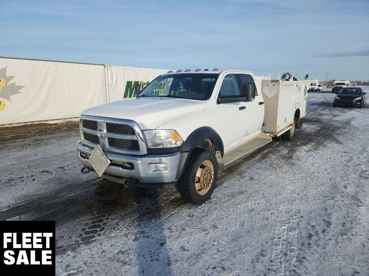 2018-ram-5500-slt-image-1